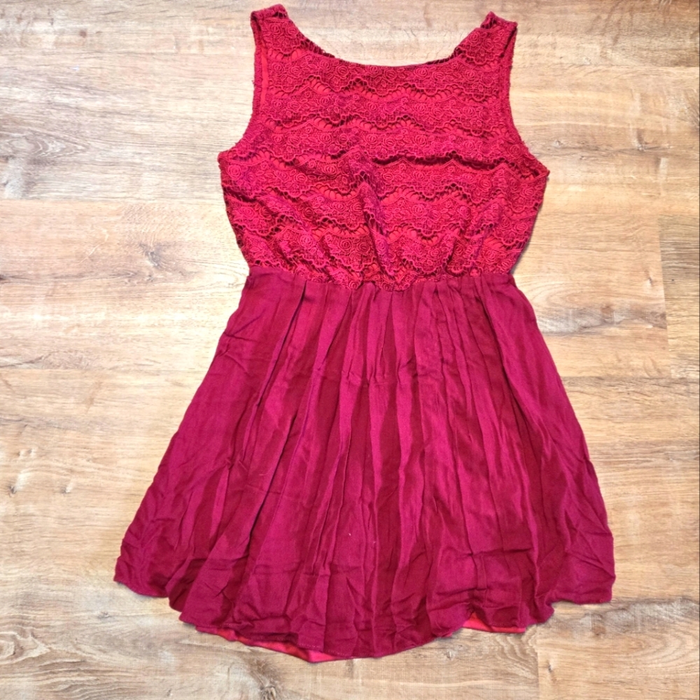 Alya Red  Midi Dress Size Large